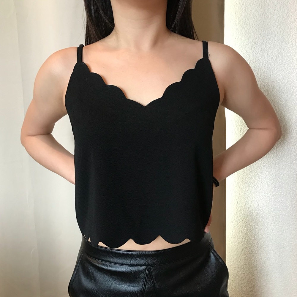 Lush black scalloped crop tank